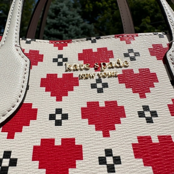 kate spade Bleecker Pixelated Hearts Grosgrain Printed Tote Bag NWT - Picture 2 of 10